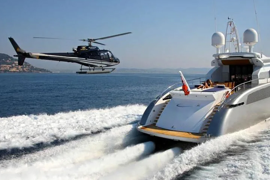 Máy bay và du thuyền